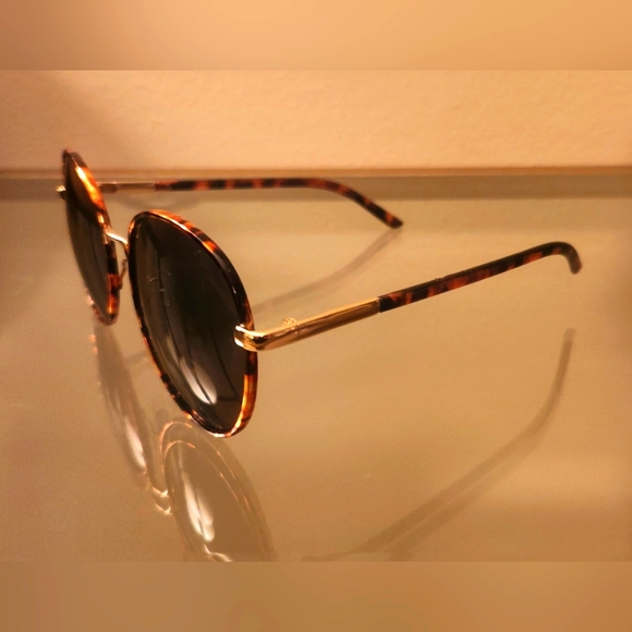 Tortoise Shell and Gold Frame Round Rim Sunglasses - Picture 3 of 3